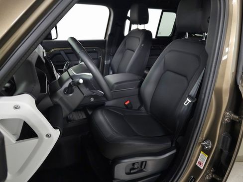 Used 2025 Land Rover Defender 110 S image 16