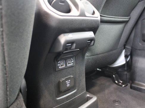 Used 2024 Jeep Wrangler Unlimited Sahara image 20