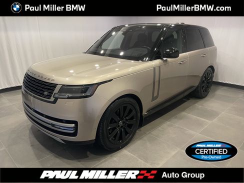 Used 2023 Land Rover Range Rover SE image 1