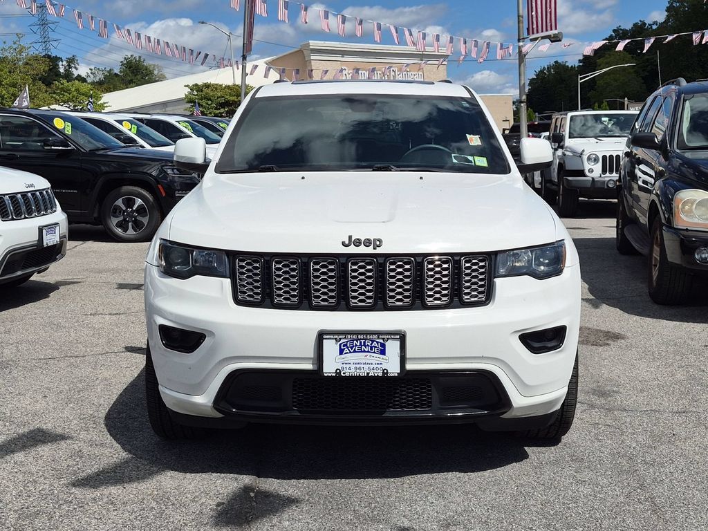 Used 2018 Jeep Grand Cherokee Altitude AWD/4WD image 2