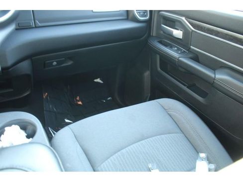 Used 2024 RAM 2500 Big Horn w/ Bed Utility Group image 19