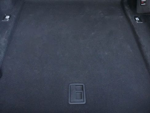 Used 2022 Audi S8 AWD/4WD image 36