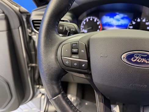 Used 2020 Ford Explorer XLT w/ Equipment Group 202A RWD image 16