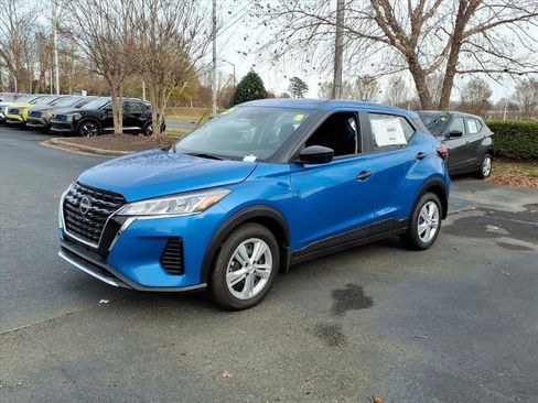 New 2025 Nissan Kicks Play S image 3