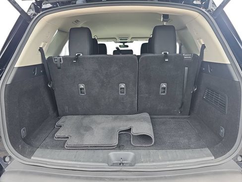 Used 2025 Nissan Pathfinder SV FWD image 28