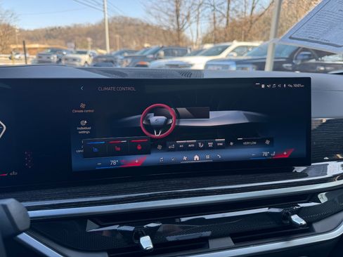 Used 2025 BMW X6 xDrive40i w/ Executive Package image 62