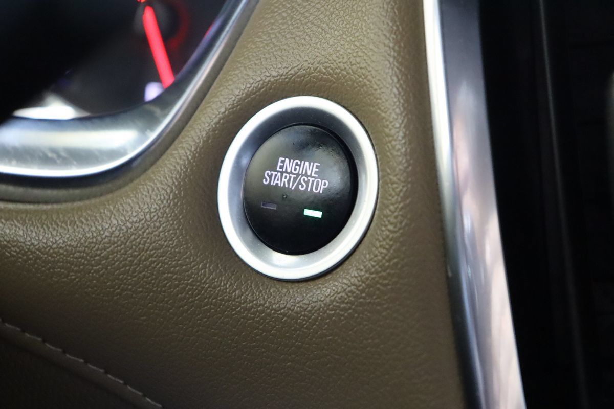 Used 2023 Chevrolet Traverse Premier FWD image 47