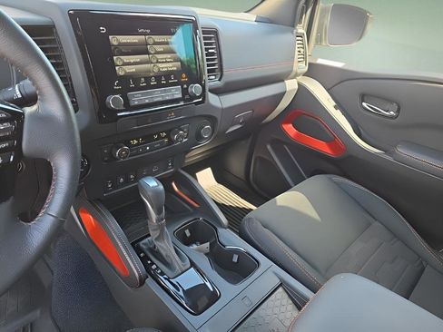 Used 2023 Nissan Frontier PRO-4X w/ Pro Convenience Package image 15