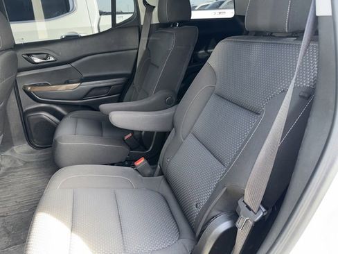 Used 2023 GMC Acadia SLE w/ Driver Convenience Package image 5