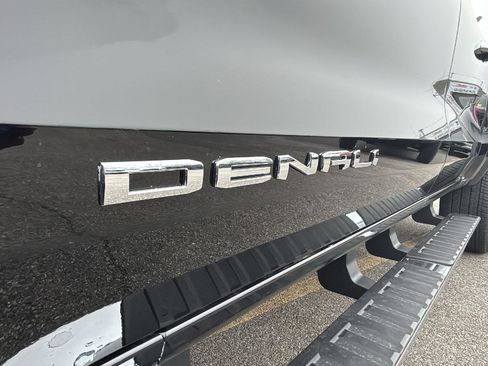 New 2026 GMC Canyon Denali image 9