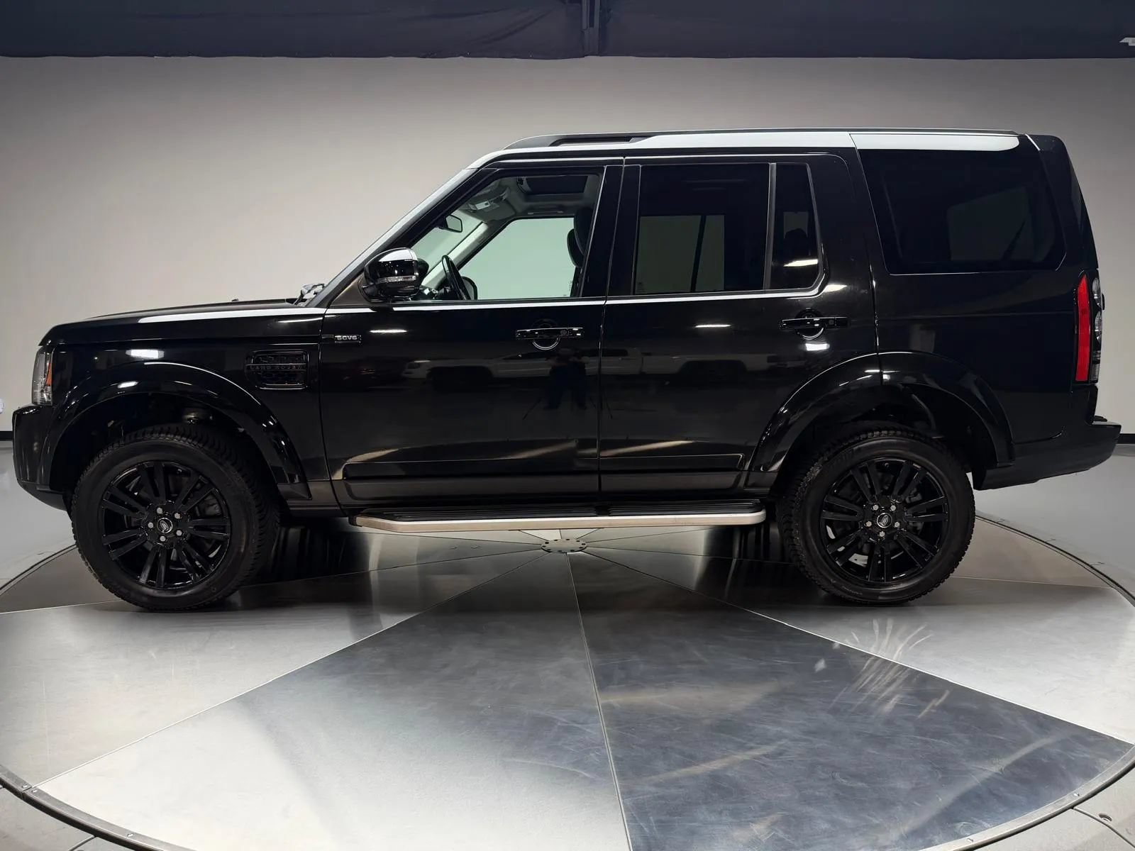 Used 2015 Land Rover LR4 HSE AWD/4WD image 4