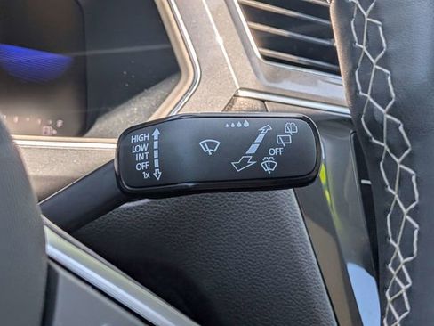 Certified 2023 Volkswagen Tiguan SE image 32