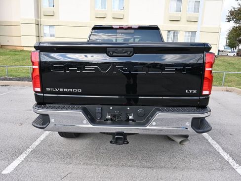 Used 2024 Chevrolet Silverado 2500 LTZ w/ LTZ Convenience Package image 7