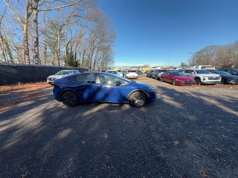 Used 2025 Toyota Prius LE image 15