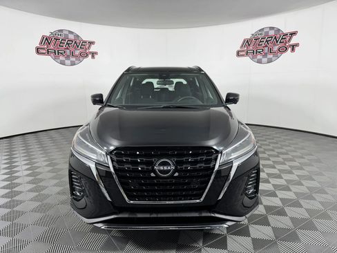 Used 2024 Nissan Kicks SR FWD image 2