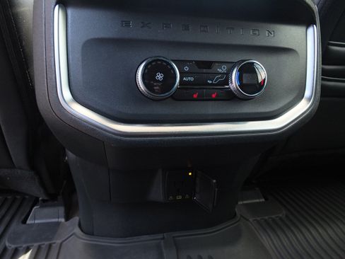 Used 2025 Ford Expedition Tremor AWD/4WD image 21