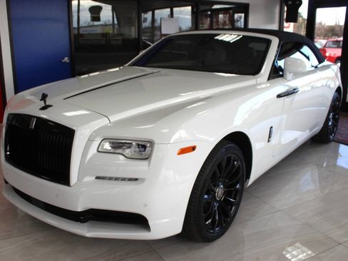 Used 2019 Rolls-Royce Dawn image 2
