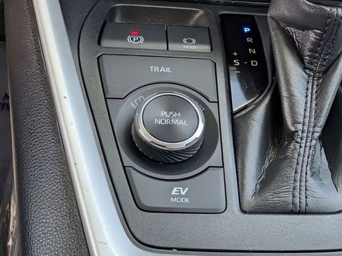 Used 2021 Toyota RAV4 XLE Premium AWD/4WD image 16