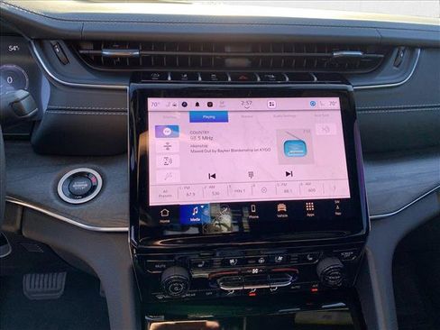 New 2025 Jeep Grand Cherokee L Overland w/ Luxury Tech Group IV image 15