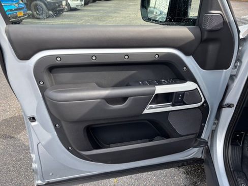 Certified 2022 Land Rover Defender 110 XS Edition AWD/4WD image 21