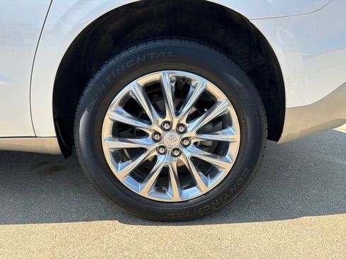 Used 2020 Buick Enclave Essence FWD image 11