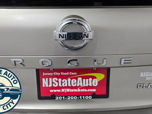Used 2021 Nissan Rogue Platinum AWD/4WD image 31