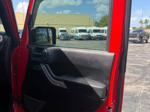 Used 2017 Jeep Wrangler Unlimited Rubicon w/ Connectivity Group image 13