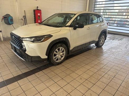 Used 2023 Toyota Corolla Cross L image 2