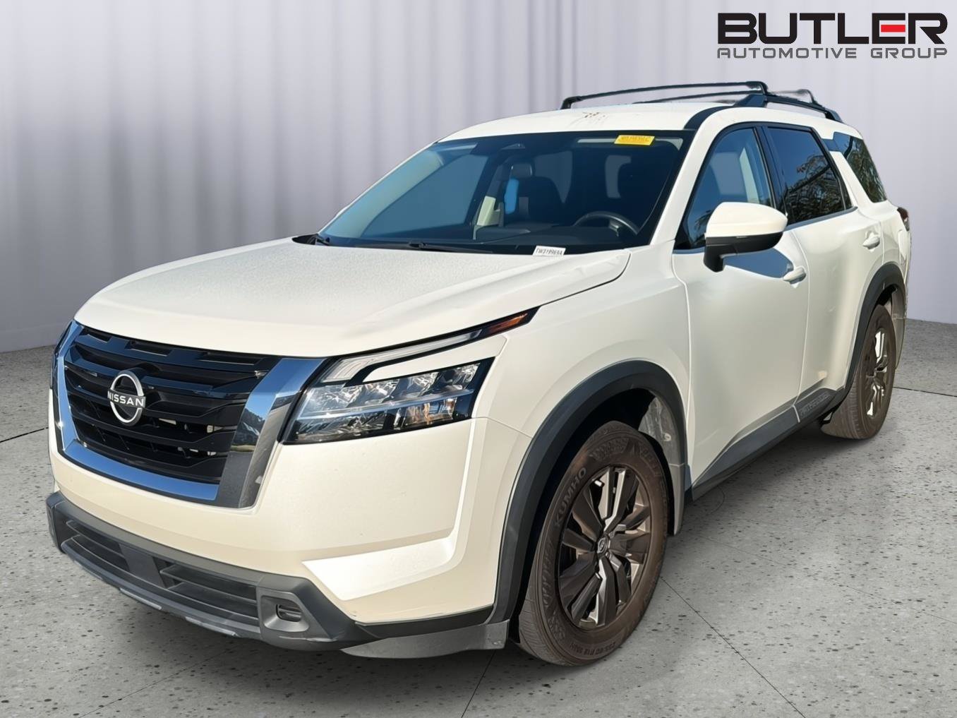 Used 2022 Nissan Pathfinder SV FWD image 1