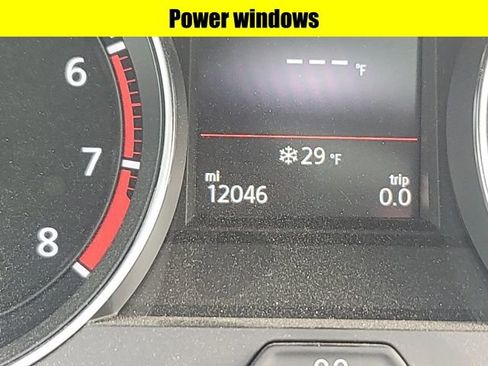 Used 2018 Volkswagen GTI SE image 15