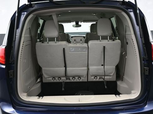 Used 2017 Chrysler Pacifica Touring Plus image 14