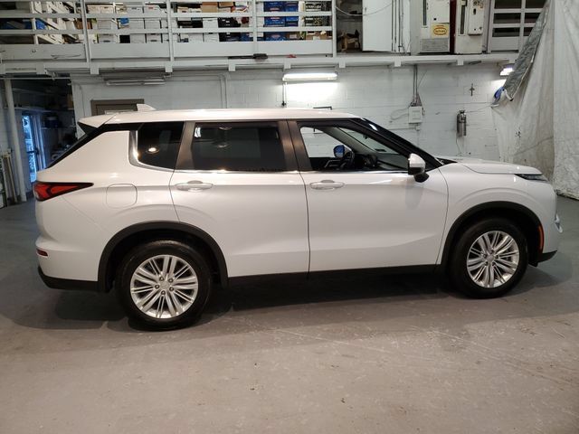 Used 2024 Mitsubishi Outlander ES AWD/4WD image 8