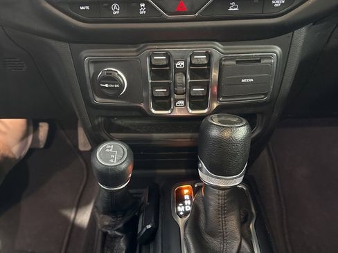 Used 2023 Jeep Wrangler Sport S image 34