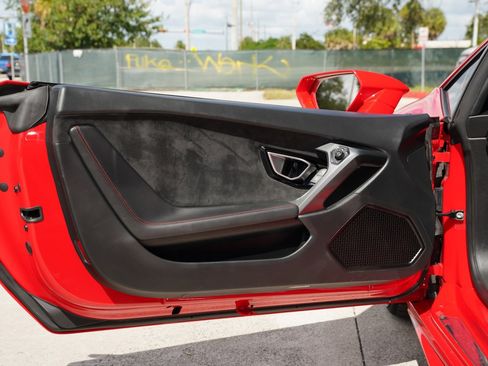 Used 2019 Lamborghini Huracan LP 580-2 image 9