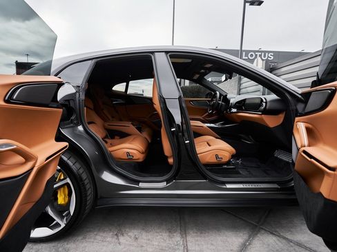 Used 2025 Ferrari Purosangue image 30