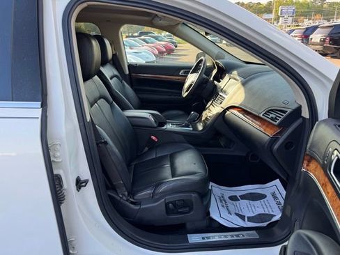 Used 2013 Lincoln MKT FWD image 9