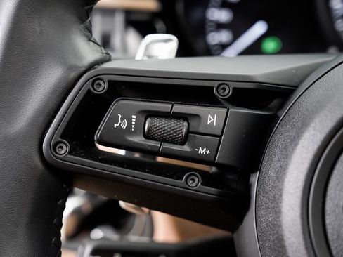 Used 2025 Porsche Macan image 14