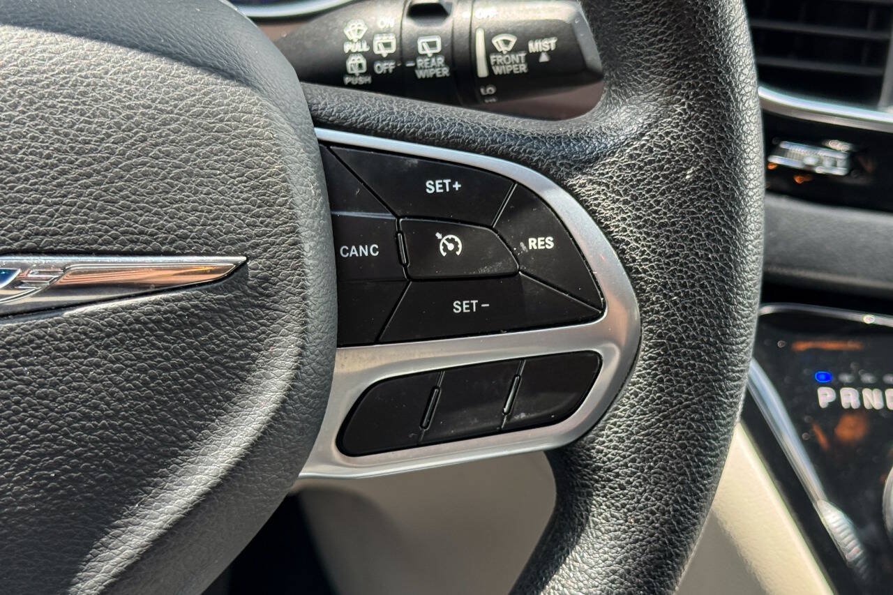 Used 2020 Chrysler Voyager L FWD image 23