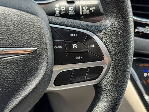 Used 2020 Chrysler Voyager L FWD image 23