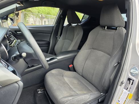 Used 2019 Toyota C-HR LE FWD image 25