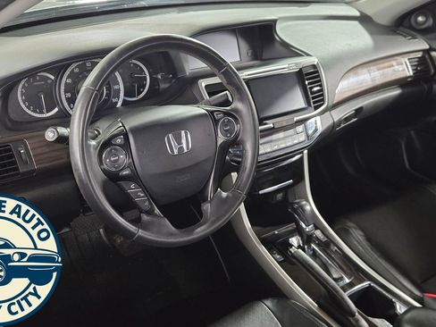 Used 2017 Honda Accord EX-L image 11