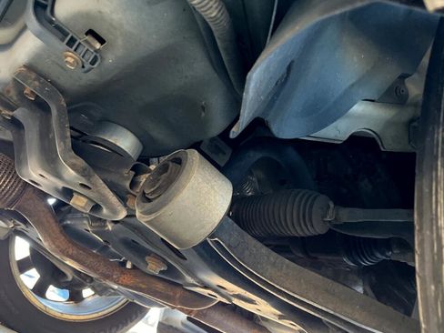 Used 2015 Ford Explorer XLT w/ Equipment Group 202B image 27