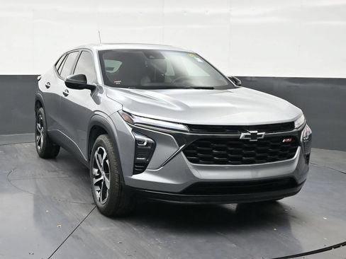 Used 2024 Chevrolet Trax RS w/ Sunroof Package FWD image 7