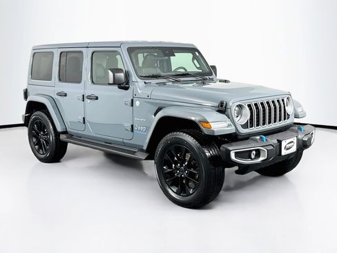 Used 2024 Jeep Wrangler Unlimited Sahara AWD/4WD image 2