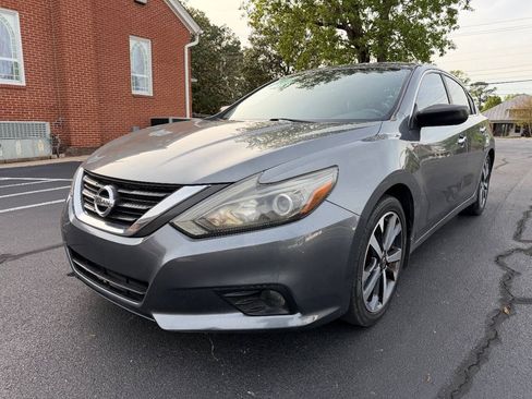 Used 2017 Nissan Altima 2.5 SR FWD image 2