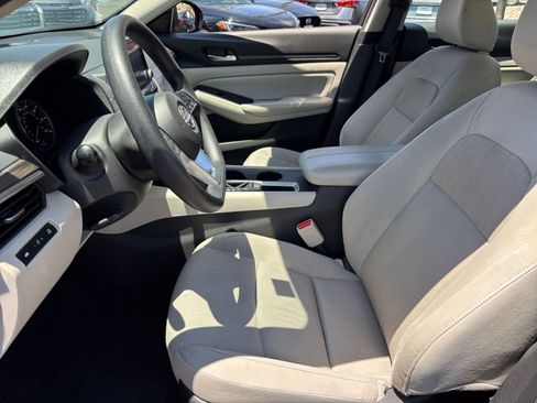 Used 2025 Nissan Altima 2.5 SV FWD image 26