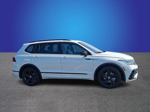 Used 2024 Volkswagen Tiguan SE R-Line FWD image 3
