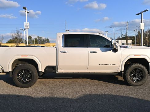 Used 2021 GMC Sierra 3500 Denali w/ Denali Ultimate Package image 16