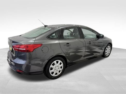 Used 2018 Ford Focus SE w/ SE Appearance Package image 5