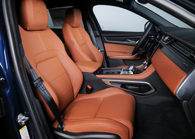Certified 2025 Jaguar F-PACE R-Dynamic S AWD/4WD image 3